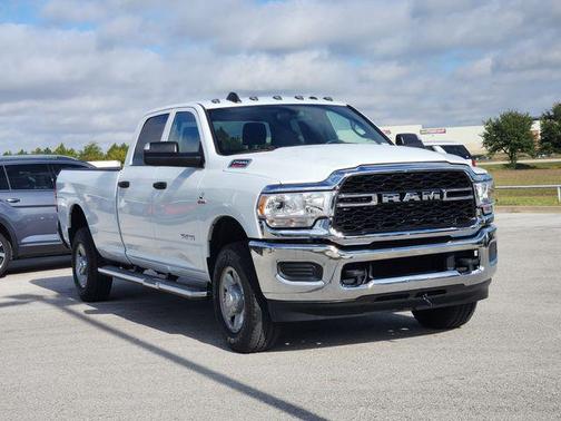 2022 RAM 2500 Tradesman Crew Cab 4x4 8' Box