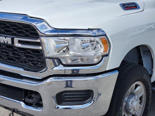 2022 RAM 2500 Tradesman Crew Cab 4x4 8' Box