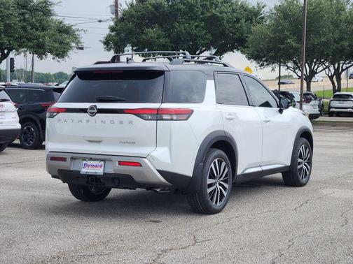 2025 Nissan Pathfinder Platinum FWD