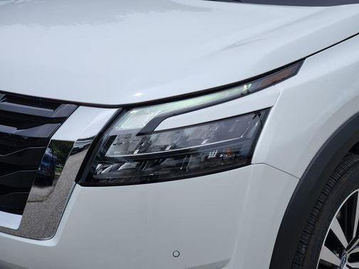 2025 Nissan Pathfinder Platinum FWD
