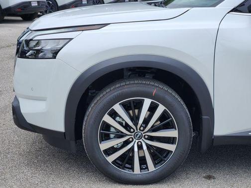 2025 Nissan Pathfinder Platinum FWD
