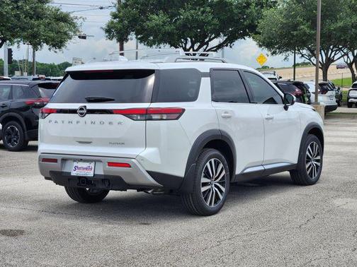 2025 Nissan Pathfinder Platinum FWD