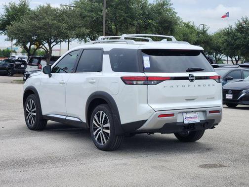 2025 Nissan Pathfinder Platinum FWD