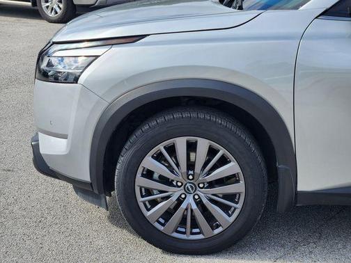 2024 Nissan Pathfinder SL FWD