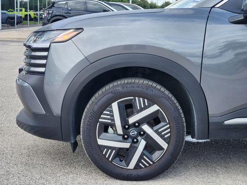 Gun Metallic 2025 Nissan Kicks SV