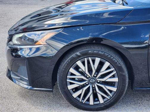 Super Black 2024 Nissan Altima 2.5 SV