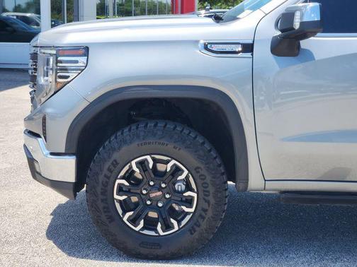 Sterling Metallic 2024 GMC Sierra 1500 SLT