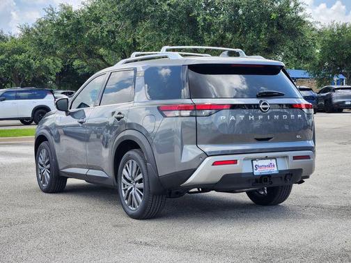 2025 Nissan Pathfinder SL FWD