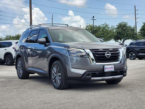 2025 Nissan Pathfinder SL FWD