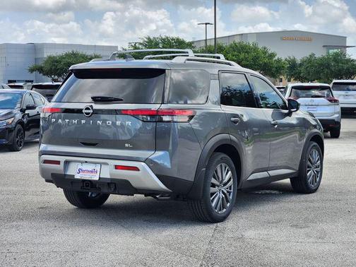 2025 Nissan Pathfinder SL FWD