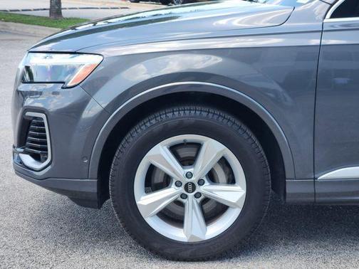 Samurai Gray Metallic 2025 Audi Q7 55 Premium