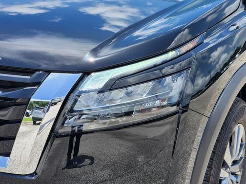 2025 Nissan Pathfinder SV FWD
