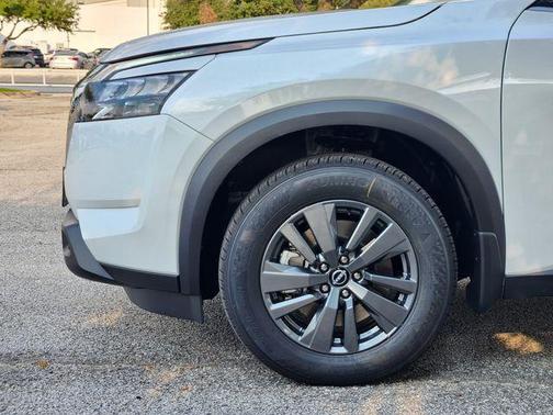 2025 Nissan Pathfinder SV FWD