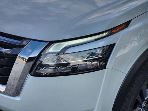 2025 Nissan Pathfinder SV FWD