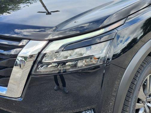 2025 Nissan Pathfinder SV FWD