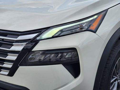 Glacier White 2024 Nissan Rogue S