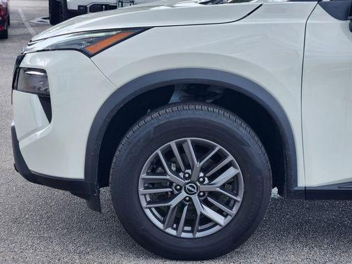 Glacier White 2024 Nissan Rogue S
