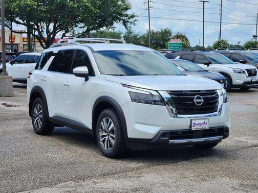 2025 Nissan Pathfinder SL FWD