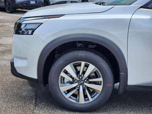 2025 Nissan Pathfinder SL FWD