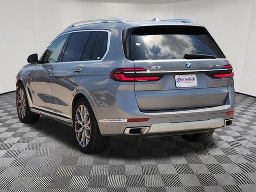 Gray Metallic 2026 BMW X7 xDrive40i