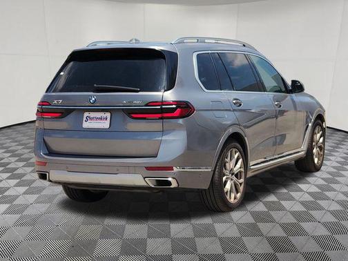 Gray Metallic 2026 BMW X7 xDrive40i