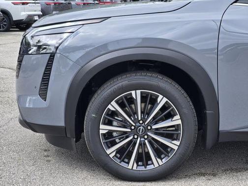 Boulder Gray Pearl 2026 Nissan Pathfinder Platinum