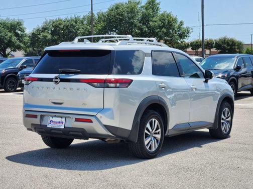 2023 Nissan Pathfinder SL FWD