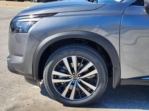 2025 Nissan Pathfinder Platinum FWD