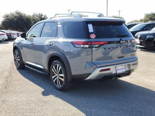 2025 Nissan Pathfinder Platinum FWD