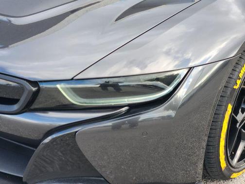 Sophisto Gray Metallic w/Frozen Gray Accent 2019 BMW i8 Base