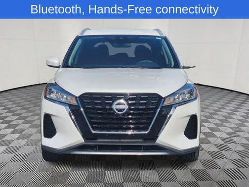 Aspen White Tricoat 2023 Nissan Kicks SV