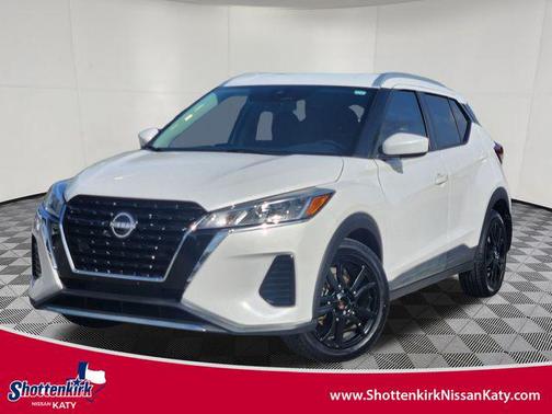Aspen White Tricoat 2023 Nissan Kicks SV