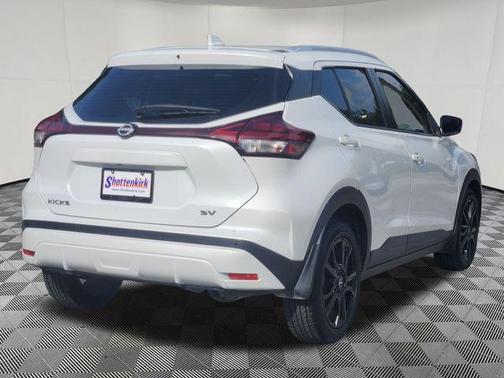 Aspen White Tricoat 2023 Nissan Kicks SV