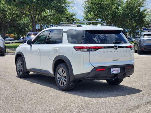 2025 Nissan Pathfinder SV FWD