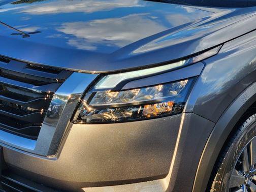 2025 Nissan Pathfinder SV FWD