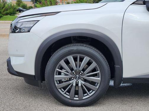 2025 Nissan Pathfinder SL FWD