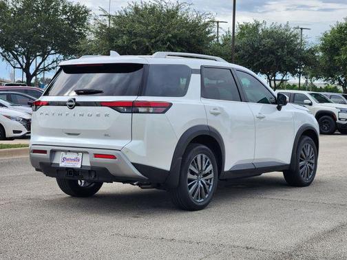 2025 Nissan Pathfinder SL FWD