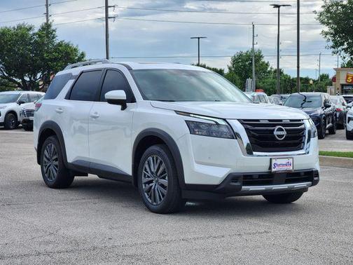 2025 Nissan Pathfinder SL FWD