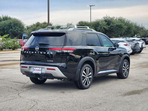 2025 Nissan Pathfinder Platinum FWD