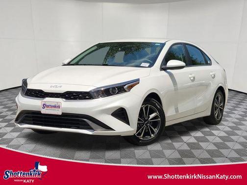 Snow White Pearl 2024 Kia Forte LXS