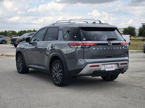 2022 Nissan Pathfinder SL 2WD