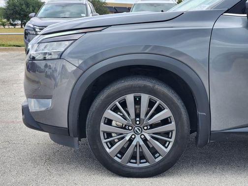 2022 Nissan Pathfinder SL 2WD