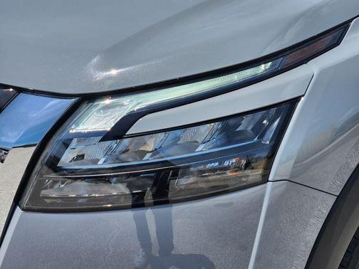 2025 Nissan Pathfinder Platinum FWD