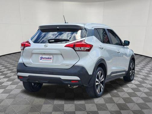 Brilliant Silver 2018 Nissan Kicks SR