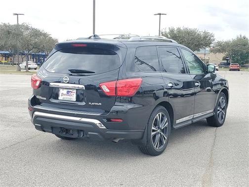 Photo 4 of 35 of 2019 Nissan Pathfinder Platinum