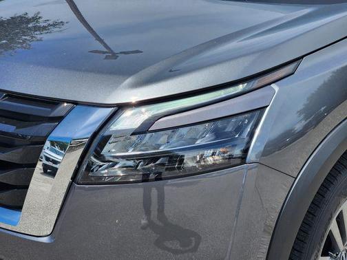 2025 Nissan Pathfinder SV FWD