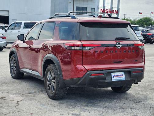 2023 Nissan Pathfinder SV FWD
