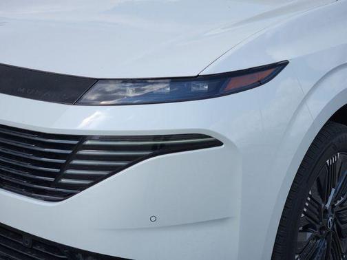 Everest White Pearl Tricoat/Super Black 2026 Nissan Murano Platinum