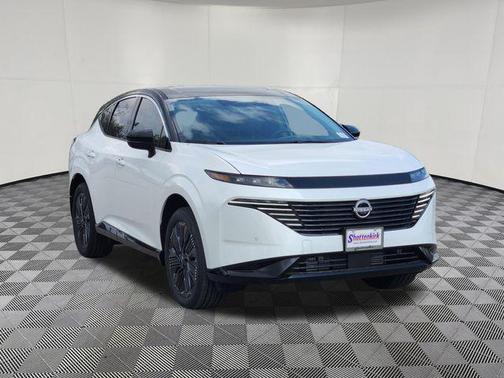 Everest White Pearl Tricoat/Super Black 2026 Nissan Murano Platinum