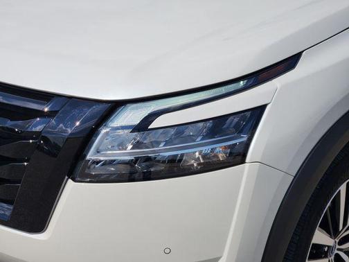 2024 Nissan Pathfinder Platinum FWD